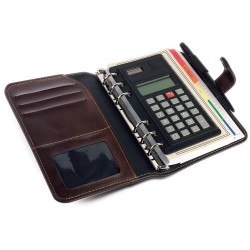 Agenda organizer con calcolatrice marrone personalizzato Q24113M Agenda organizer con calcolatrice marrone personalizzato Q24113M